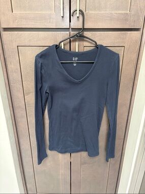 GAP Women's Long-Sleeve V-Neck Top - Navy